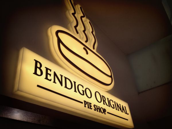 Bendigo Original Pie Shop Lightbox - SignMob Bendigo